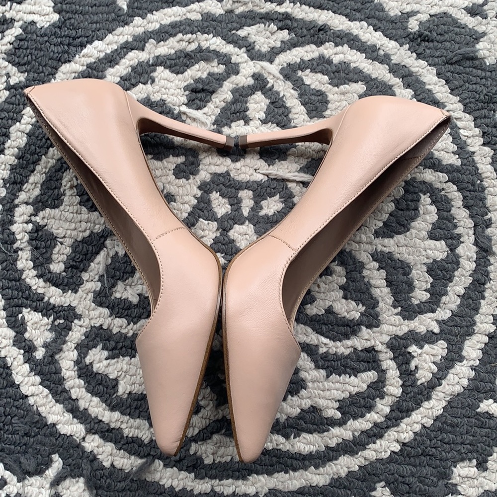 Banana Republic Madison 12 hour pump. Nude 👠